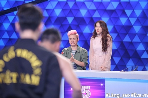 Người bí ẩn 2017: Hòa Minzy hãi hùng với màn đâm dao lên bụng, Trấn Thành bị phi lửa vào mặt - 11