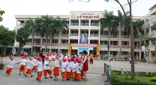Phiếu sức khỏe trường phát cho trẻ tiểu học hỏi amp;#39;biện pháp tránh thai, số lần sảy thaiamp;#39; - 5