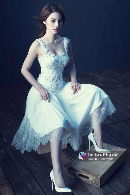 Jolie nguyễn kiêu sa với đầm dạ hội voan mỏng manh - 7