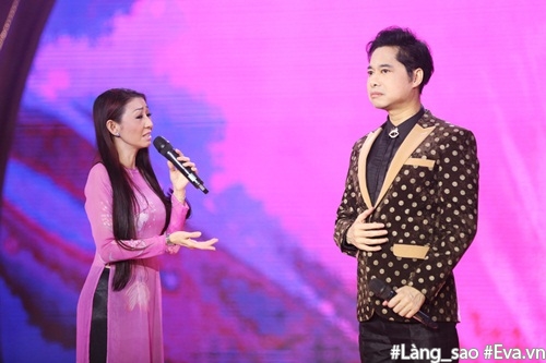 Danh ca Ý Lan khóc nhớ đến người em út bị bại liệt đã mãi mãi ra đi - 19