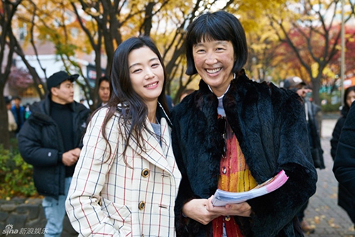 Hết Huyền thoại biển xanh, Jeon Ji Hyun vẫn khen: amp;#34;Lee Min Ho ân cần, chất phácamp;#34; - 4