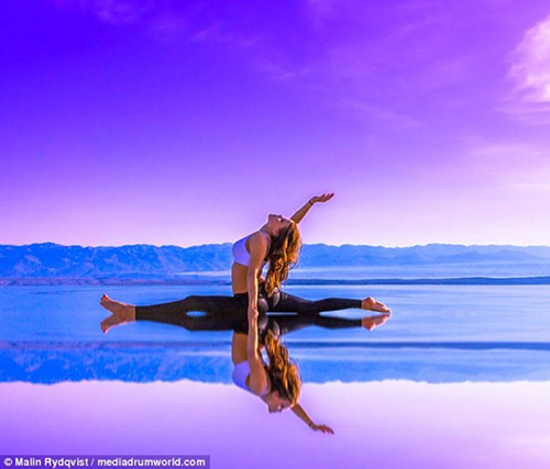 Đau lưng lâu năm, nữ phi công trị liệu bằng cách tập yoga và cái kết ngọt ngào - 8