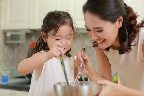Đọ vẻ xinh xắn “một chín một mười” của 3 con gái Hoa hậu Việt - 9