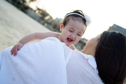 Đọ vẻ xinh xắn “một chín một mười” của 3 con gái Hoa hậu Việt - 2