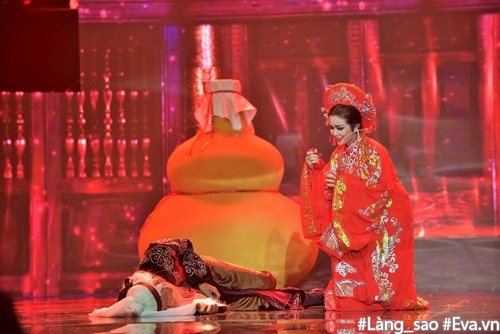 Chán amp;#34;choảngamp;#34; nhau với Hoài Linh, Phi Nhung quay sang ôm tay, dựa vai đầy tình cảm - 5