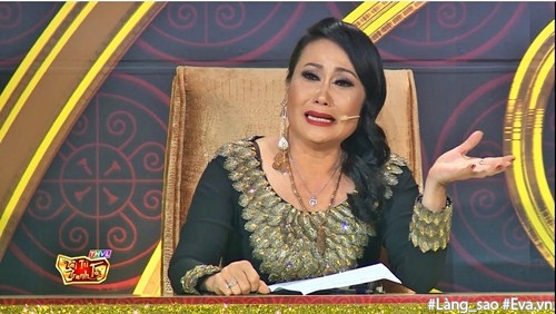 Chán amp;#34;choảngamp;#34; nhau với Hoài Linh, Phi Nhung quay sang ôm tay, dựa vai đầy tình cảm - 8