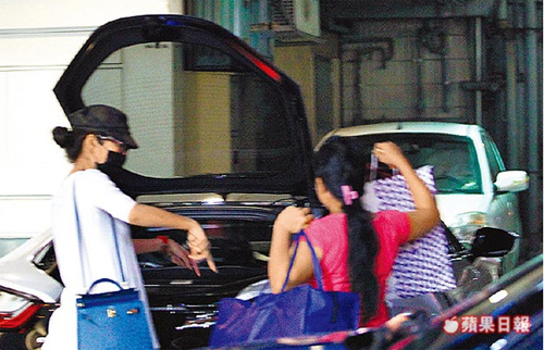 Kết hôn với tỷ phú, An Dĩ Hiên được chồng tặng siêu xe, biển số đặc biệt - 3