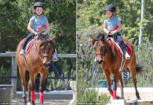 Ngôi sao 24/7: amp;#34;Cục bộtamp;#34; Harper nhà Beck-Vic khoe tài cưỡi ngựa amp;#34;siêu đỉnhamp;#34; - 2