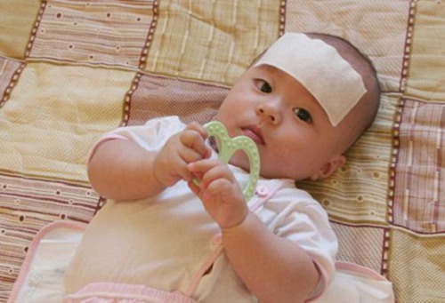Những cách hạ sốt không cần dùng thuốc nhiều mẹ đã amp;#34;quênamp;#34; không áp dụng - 1