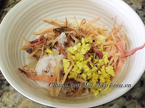 Lạ miệng mà ngon với củ cải khô xào mực dai, giòn - 4