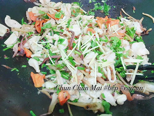 Lạ miệng mà ngon với củ cải khô xào mực dai, giòn - 8