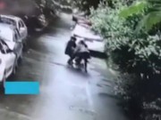 Tin tức - Bắt cóc trẻ đang ngồi trong xe đẩy một cách trắng trợn, người phụ nữ bị đánh đến bất tỉnh