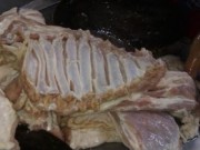 Tin tức - Nghi hiệu phó đưa thịt “bẩn” vào bếp ăn trường mầm non, hàng loạt học sinh nghỉ học