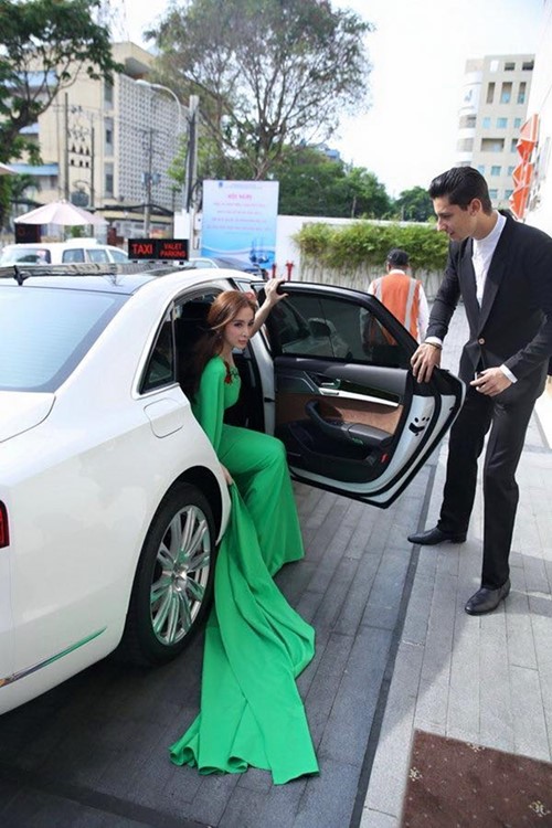 Từng bị chê là amp;#34;gái hưamp;#34;, giờ Angela Phương Trinh và Hương Tràm giàu có khiến ai cũng amp;#34;thèmamp;#34; - 4