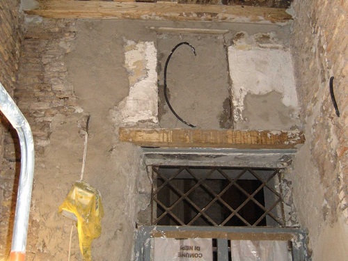 Nhỏ nhất nước Ý, nhưng phần bên trong ngôi nhà này mới amp;#34;có võamp;#34; đáng kinh ngạc - 3