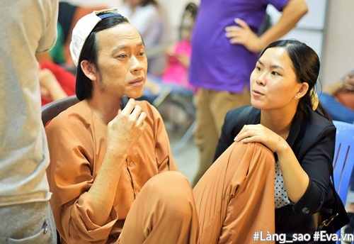 Đố nhịn được cười với loạt ảnh dáng ngồi amp;#34;bá đạoamp;#34; của danh hài Hoài Linh - 8