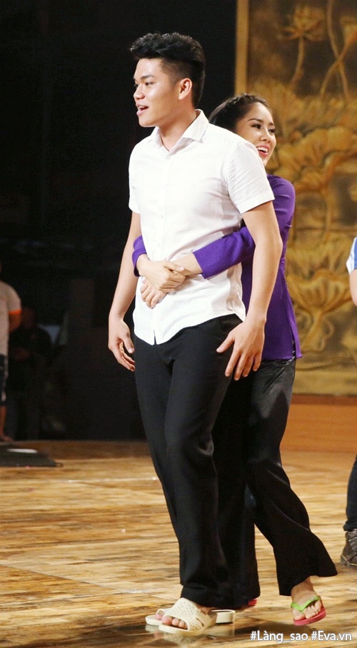 Món quà tặng amp;#34;tình cũamp;#34; Quý Bình được Lê Phương sử dụng cùng tình mới Trung Kiên - 4