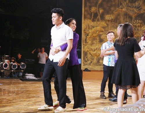 Món quà tặng amp;#34;tình cũamp;#34; Quý Bình được Lê Phương sử dụng cùng tình mới Trung Kiên - 5