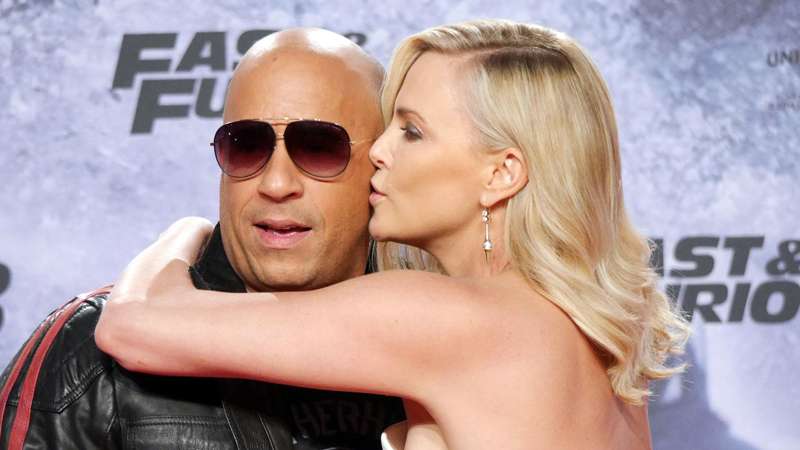 Sự thật amp;#34;khủng khiếpamp;#34; sau nụ hôn nóng nhất Fast 8 - 4