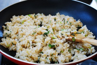 Bữa sáng nhanh gọn với cơm rang trứng cho người bận rộn - 6