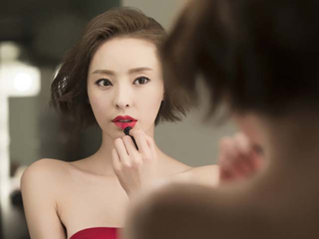 Cô hàng xóm độc thân hay thức khuya khiến chồng tôi ... khó ngủ - 1