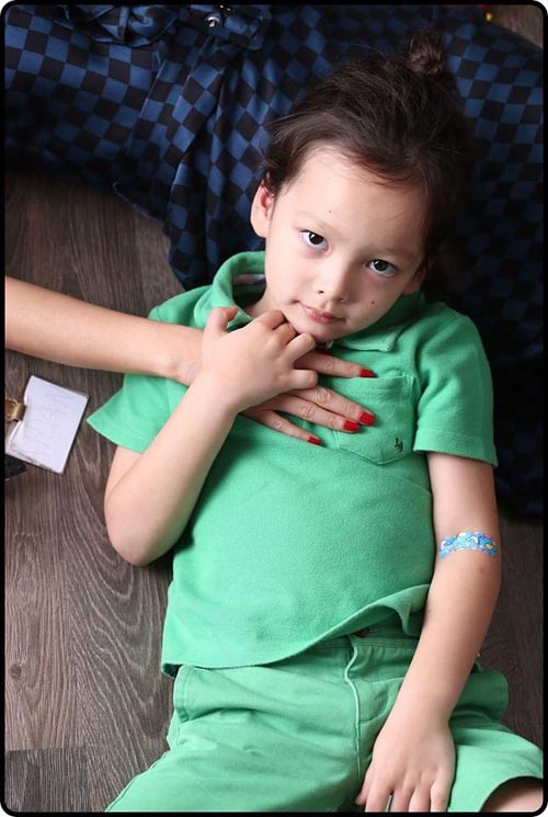 Sao Việt 24h qua: Fan amp;#34;la óamp;#34; vì Mạc Hồng Quân cho con trai đi bơi quá sớm - 10