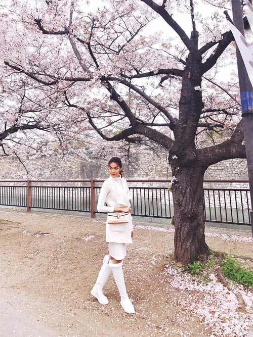 Sao Việt 24h qua: Fan amp;#34;la óamp;#34; vì Mạc Hồng Quân cho con trai đi bơi quá sớm - 4