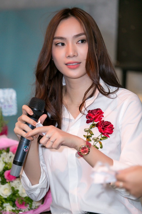 Trương Kiều Diễm đẹp “không góc chết” trong buổi gặp gỡ người hâm mộ - 11