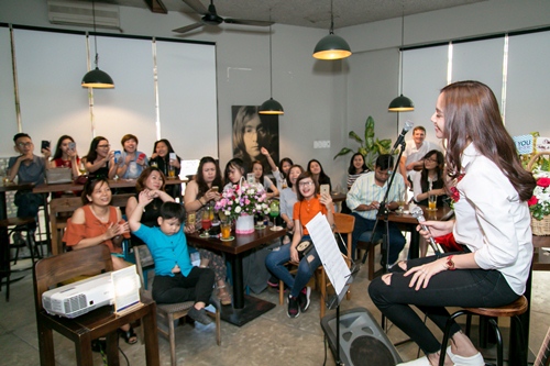 Trương Kiều Diễm đẹp “không góc chết” trong buổi gặp gỡ người hâm mộ - 7