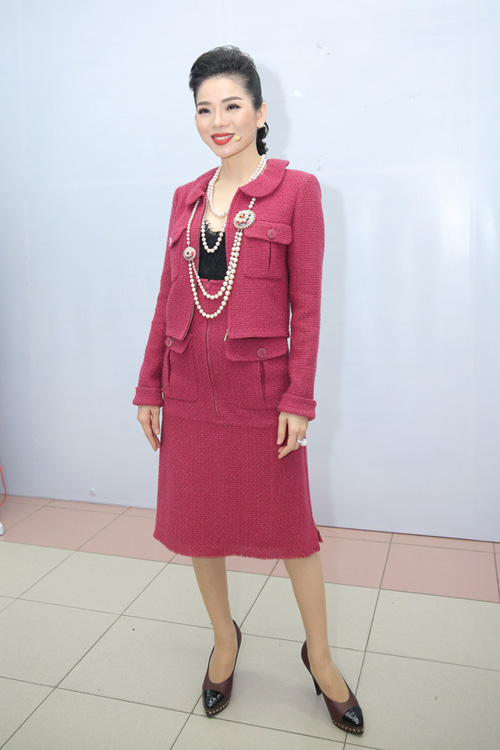 Sao Việt xấu tuần qua: Thủy Tiên bị la ó vì đồ diễn hở hang - 2