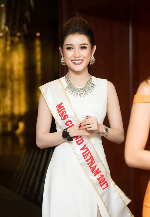 Á hậu Huyền My đẹp ngọt ngào, đọ dáng bên Đức Hùng và Top 5 Hoa hậu Hòa bình thế giới - 2