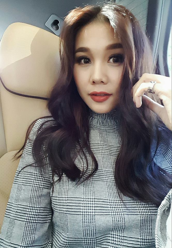 Bí mật đằng sau chiếc nhẫn trên ngón tay út của Thanh Hằng và Chi Pu - 2