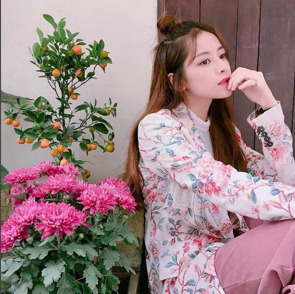 Bí mật đằng sau chiếc nhẫn trên ngón tay út của Thanh Hằng và Chi Pu - 4