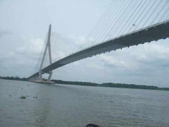 Lãng xẹt chuyện cãi nhau với vợ rồi lên cầu Cần Thơ tự tử - 1