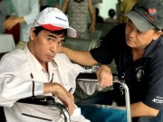 Làng sao - Diễn viên Nguyễn Hoàng lại phải nhập viện vì chân bị "hóa thạch"