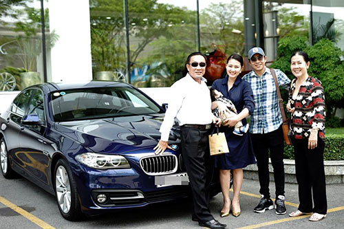 Tậu xế hộp tiền tỷ, Thanh Bình đưa cả mẹ vợ đi nhận cùng, đúng là con rể quý! - 3