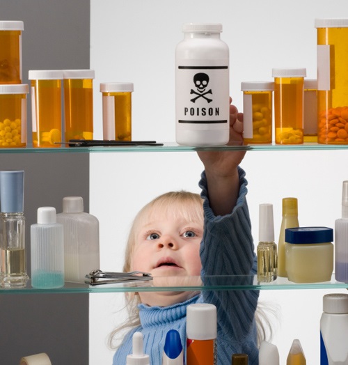 Bé 3 tuổi bỏng thực quản, dạ dày vì ăn nhầm amp;#39;đườngamp;#39;, cha mẹ cần biết ngay cách sơ cứu này - 2