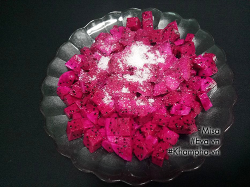 Chè hạt sen nấu thanh long đỏ, tuyệt ngon để detox ngày nắng nóng - 3