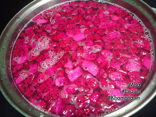 Chè hạt sen nấu thanh long đỏ, tuyệt ngon để detox ngày nắng nóng - 4