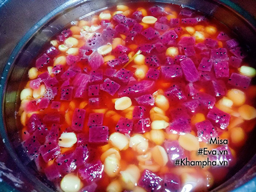 Chè hạt sen nấu thanh long đỏ, tuyệt ngon để detox ngày nắng nóng - 5