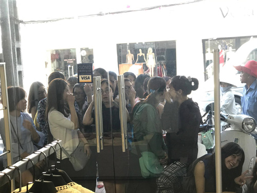 Choáng với cơn amp;#34;càn quétamp;#34; đồ có 1-0-2 cuối tuần qua - 1