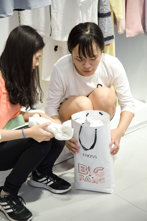 Choáng với cơn amp;#34;càn quétamp;#34; đồ có 1-0-2 cuối tuần qua - 6