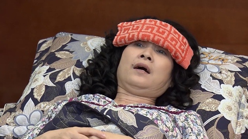 “Sống chung với mẹ chồng” tập 7: Chiêu mới của mẹ chồng tai quái - Vờ ốm, giữ chân con trai - 4