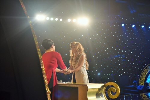 Thanh Hằng gào khóc, Phi Nhung - Hoài Linh nghẹn ngào khi thí sinh mình gọi là ba mẹ - 4