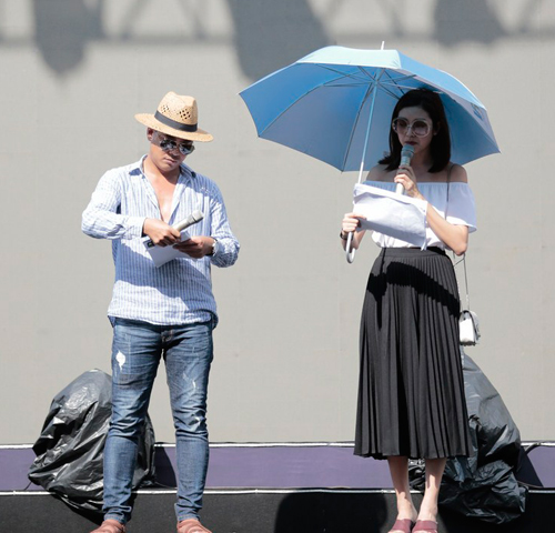 Hiếu Nguyễn đội mũ, Kim Tuyến đeo khẩu trang luyện tập giữa trời nắng như thiêu đốt - 3