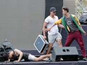 Làng sao - Hiếu Nguyễn đội mũ, Kim Tuyến đeo khẩu trang luyện tập giữa trời nắng như thiêu đốt