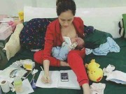 Bà bầu - Nuôi con bằng sữa mẹ có mức lương tương đương 800 triệu đồng/năm