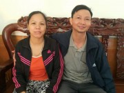 Tin tức - Đều bị mất đi 1 bên chân sau tai nạn, 2 vợ chồng ôm nhau bật khóc trên xe lăn