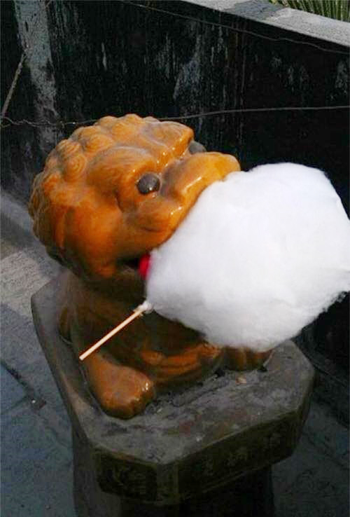 Sự thật ngỡ ngàng đằng sau bức tượng sư tử gỗ khổng lồ đang amp;#34;nổi như cồnamp;#34; trên MXH - 6