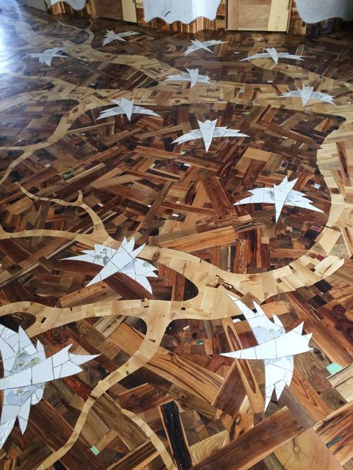 Con gái thấy bố mang gỗ vụn về đầy nhà tưởng để đốt lò, 5 tháng sau ai ngờ - 1